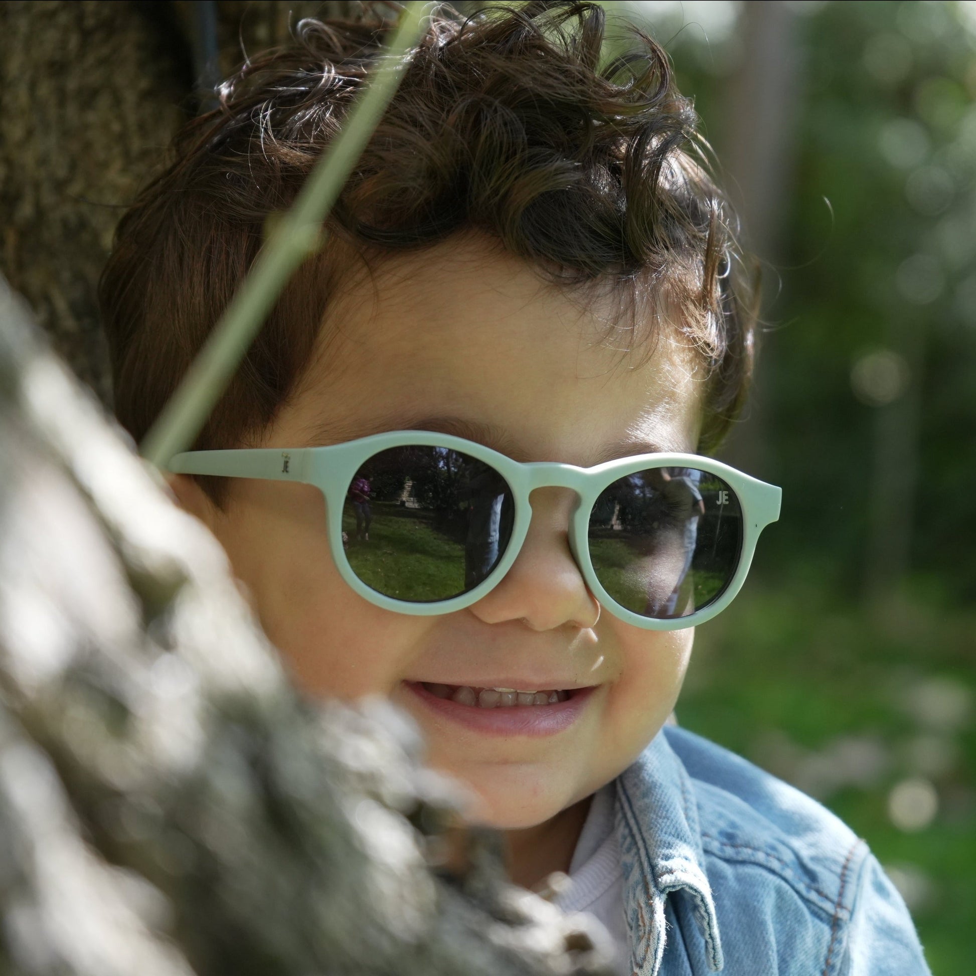 Mini Je Mini Star kids polarized sunglasses with UV400 protection, BPA-free unbreakable frame for babies, toddlers, and young children.