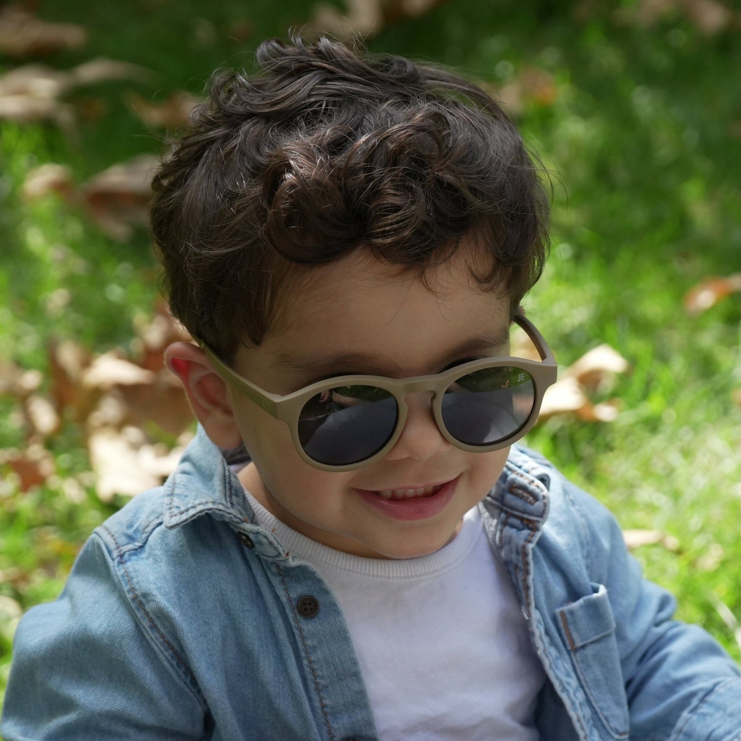 Mini Je Mini Star kids polarized sunglasses with UV400 protection, BPA-free unbreakable frame for babies, toddlers, and young children.